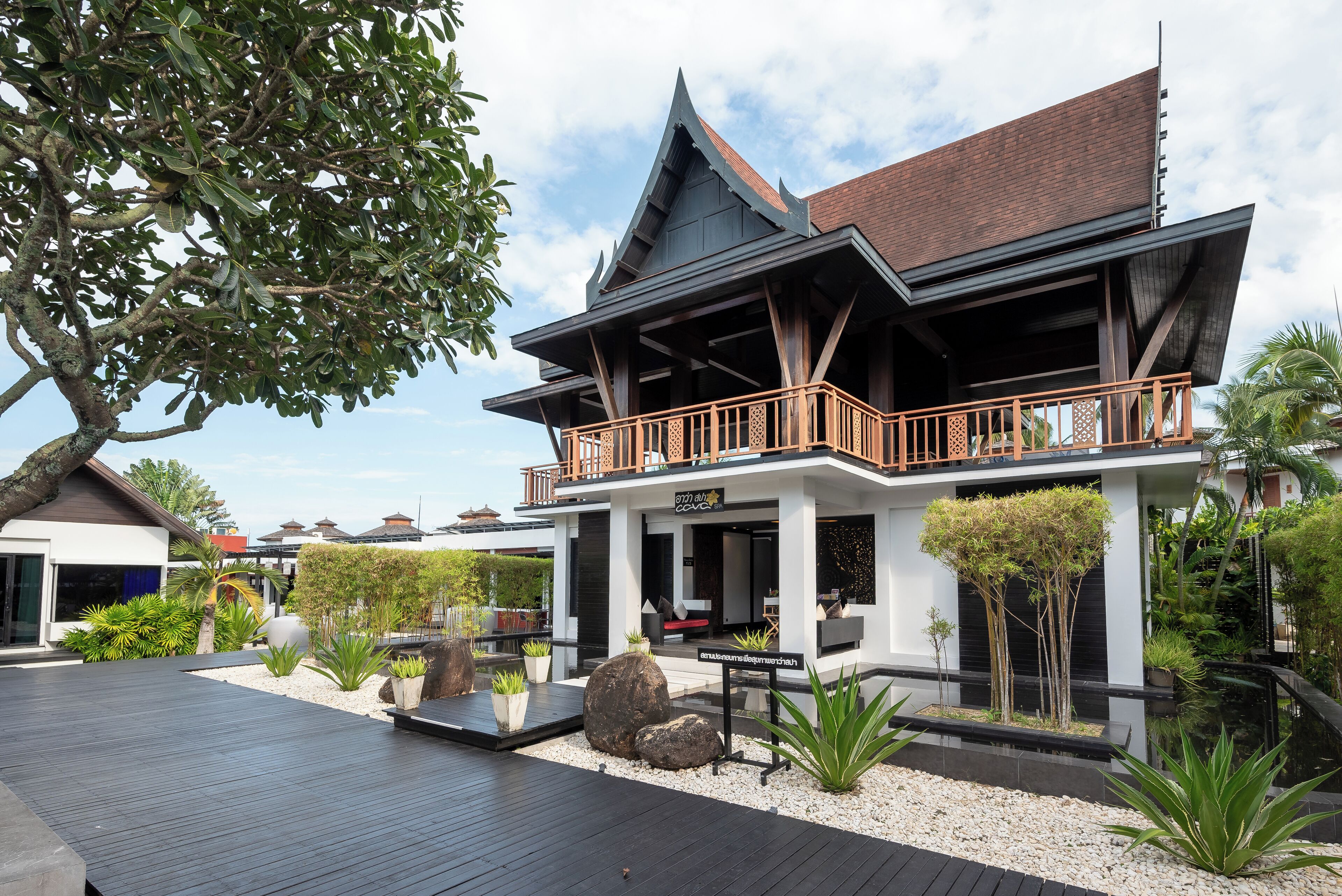 couples treatment room(s), body treatments, deep-tissue massages