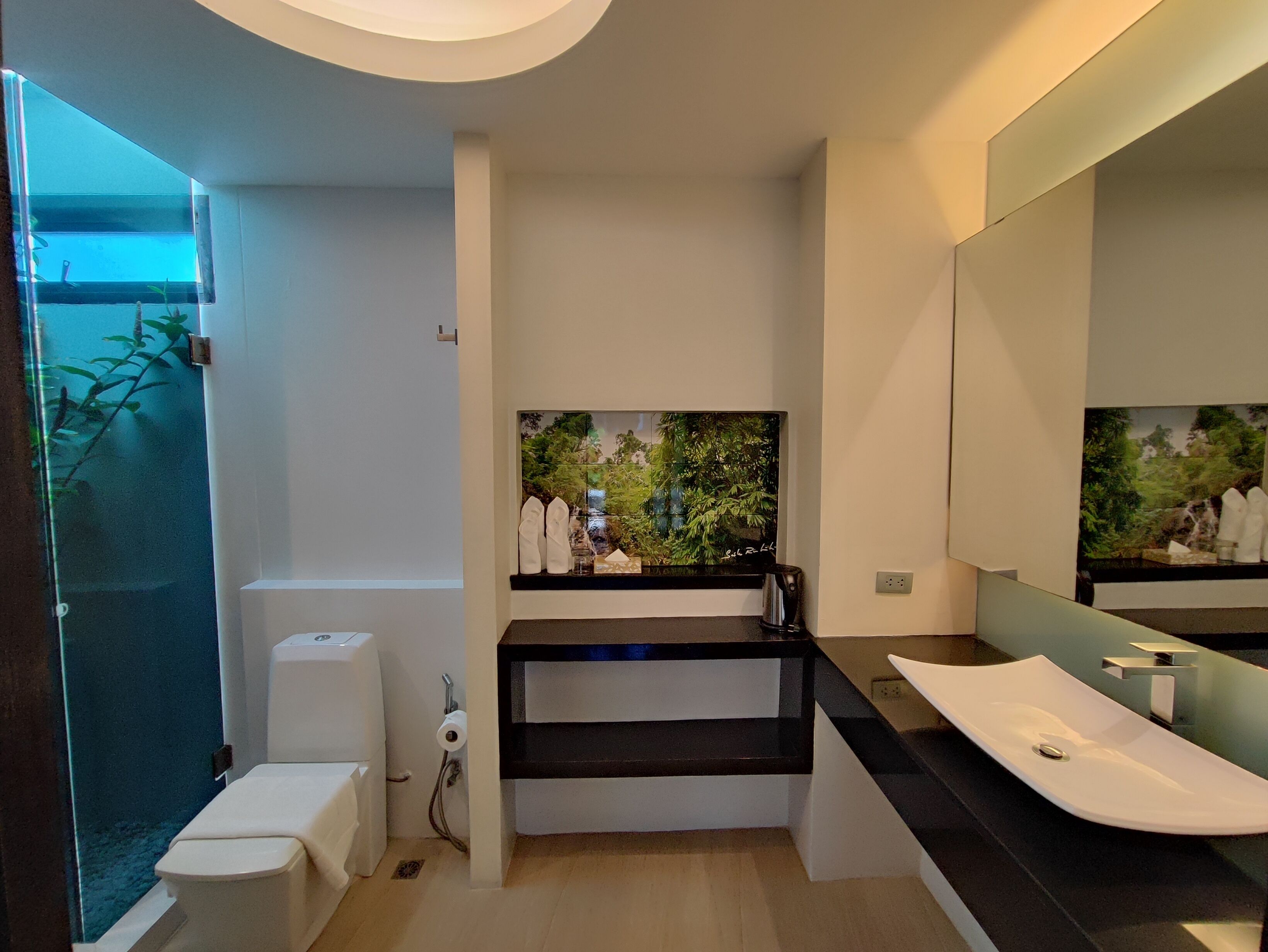 deluxe bungalow, 1 bedroom | bathroom | separate bathtub and shower, rainfall showerhead, free toiletries