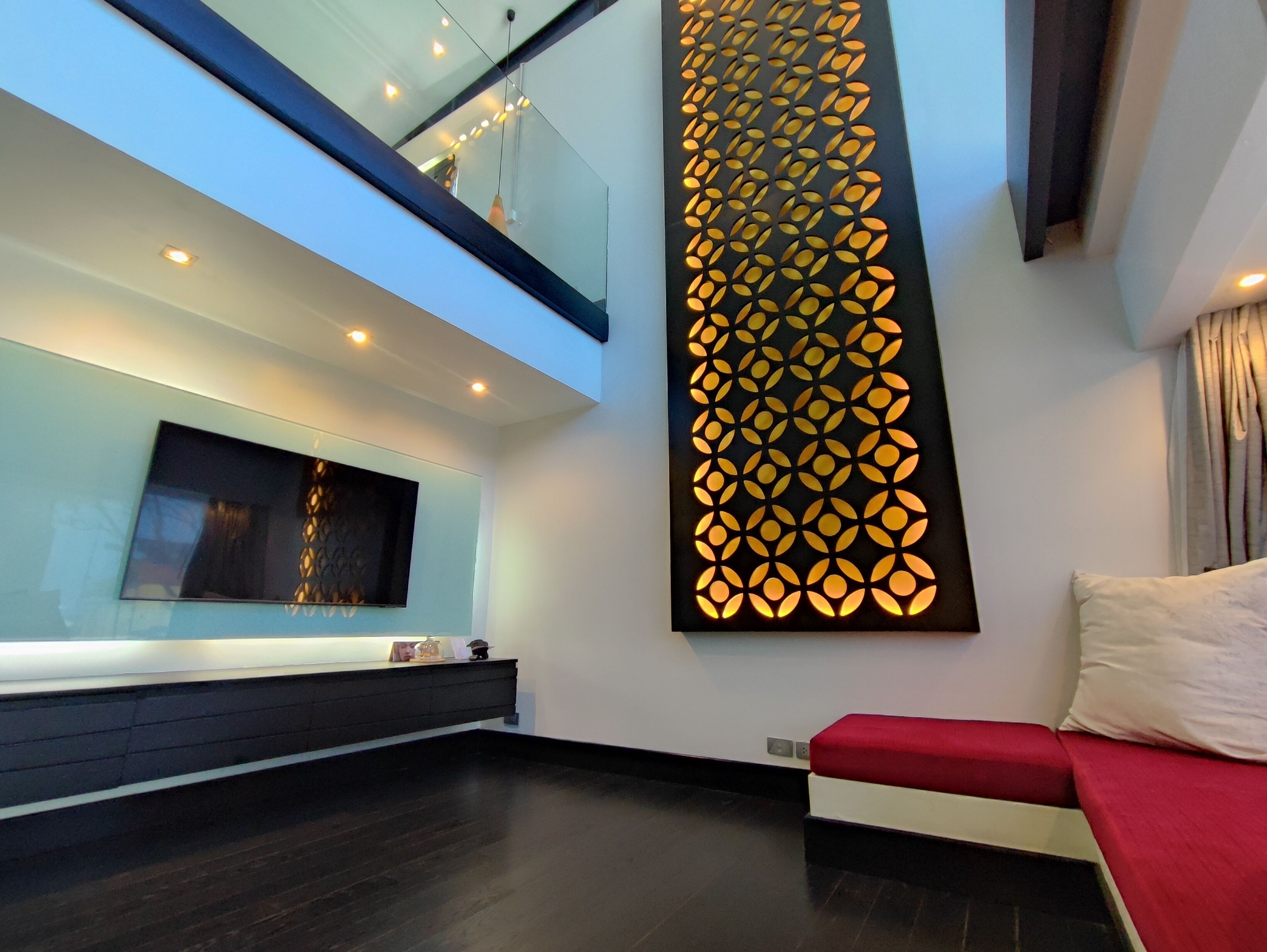 family villa, 2 bedrooms | living room | 37-inch lcd tv with satellite channels, tv, books