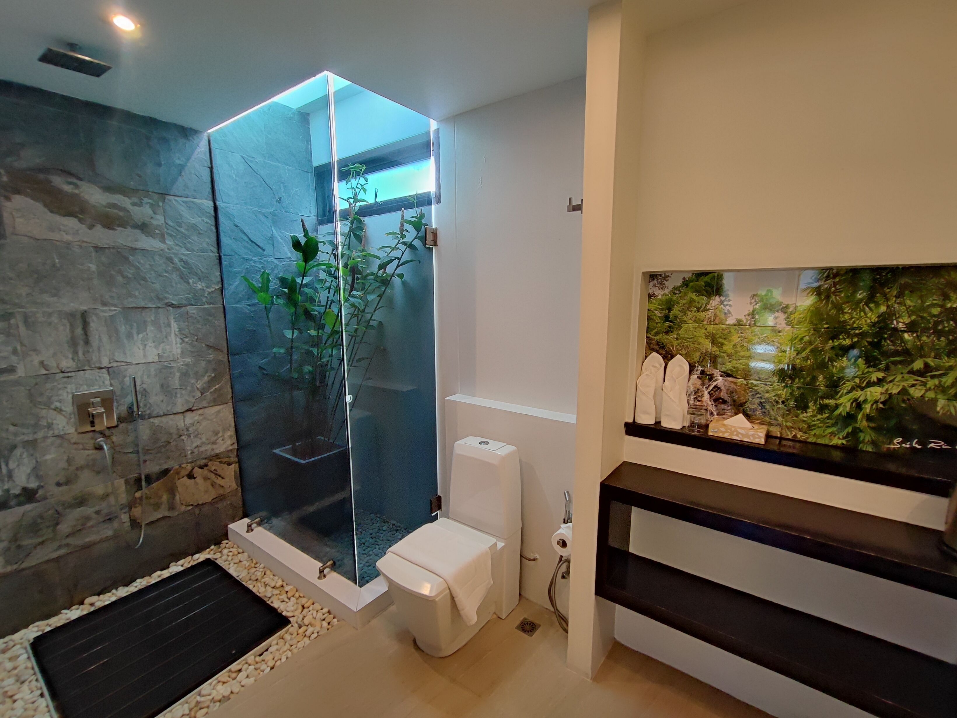 deluxe bungalow, 1 bedroom | bathroom | separate bathtub and shower, rainfall showerhead, free toiletries