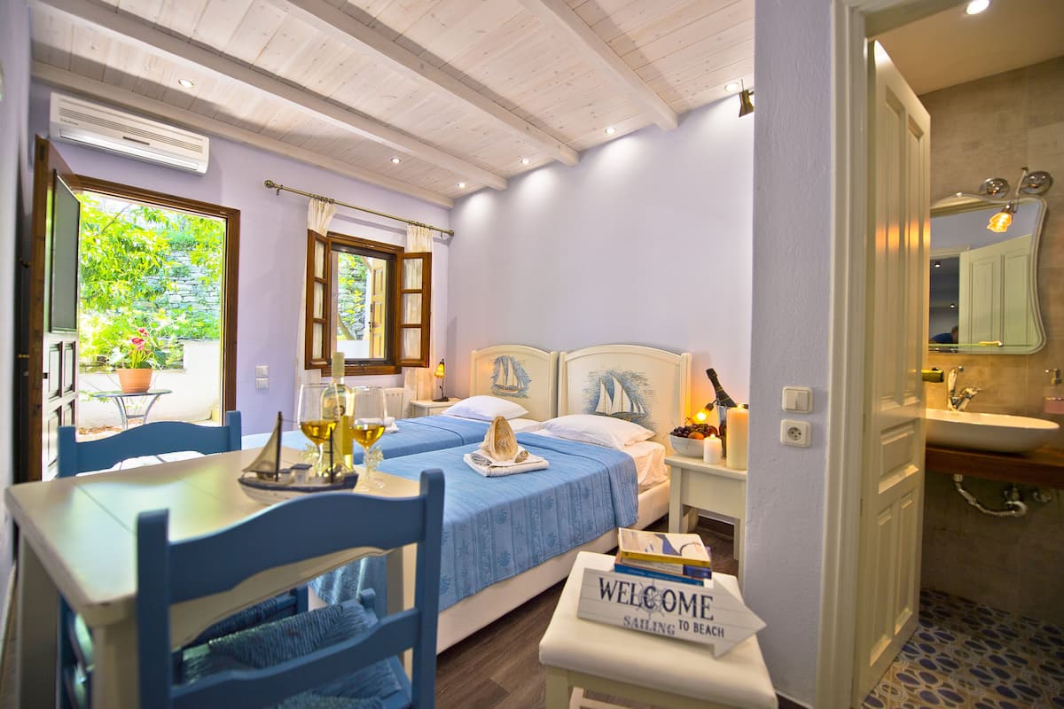Standard Room | Egyptian cotton sheets, premium bedding, down comforters, in-room safe