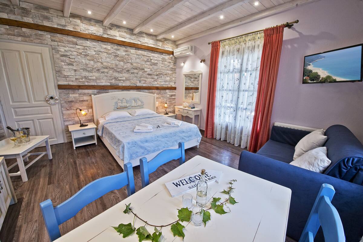 Superior Suite with Sea View | Egyptian cotton sheets, premium bedding, down comforters, in-room safe