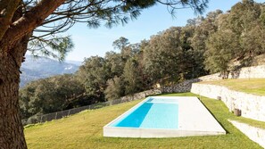 Seasonal outdoor pool, pool umbrellas, sun loungers