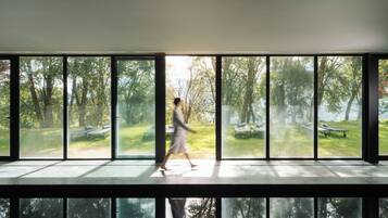 Couples treatment room(s), sauna, Turkish bath/hammam, body treatments