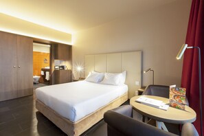 Double Room, Garden View | Minibar, in-room safe, desk, blackout drapes - Douro Palace Hotel Resort and Spa (Baiao)