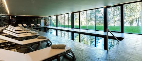 Couples treatment room(s), sauna, Turkish bath/hammam, body treatments