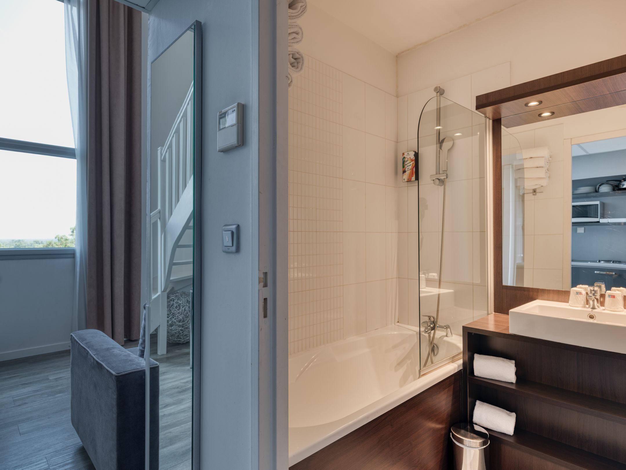junior suite, 1 queen bed, non smoking, kitchenette (with sofabed) | bathroom | combined shower/bathtub, hair dryer, towels