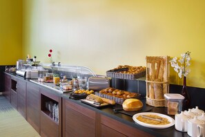 Desayuno buffet todos los días (con cargo) 