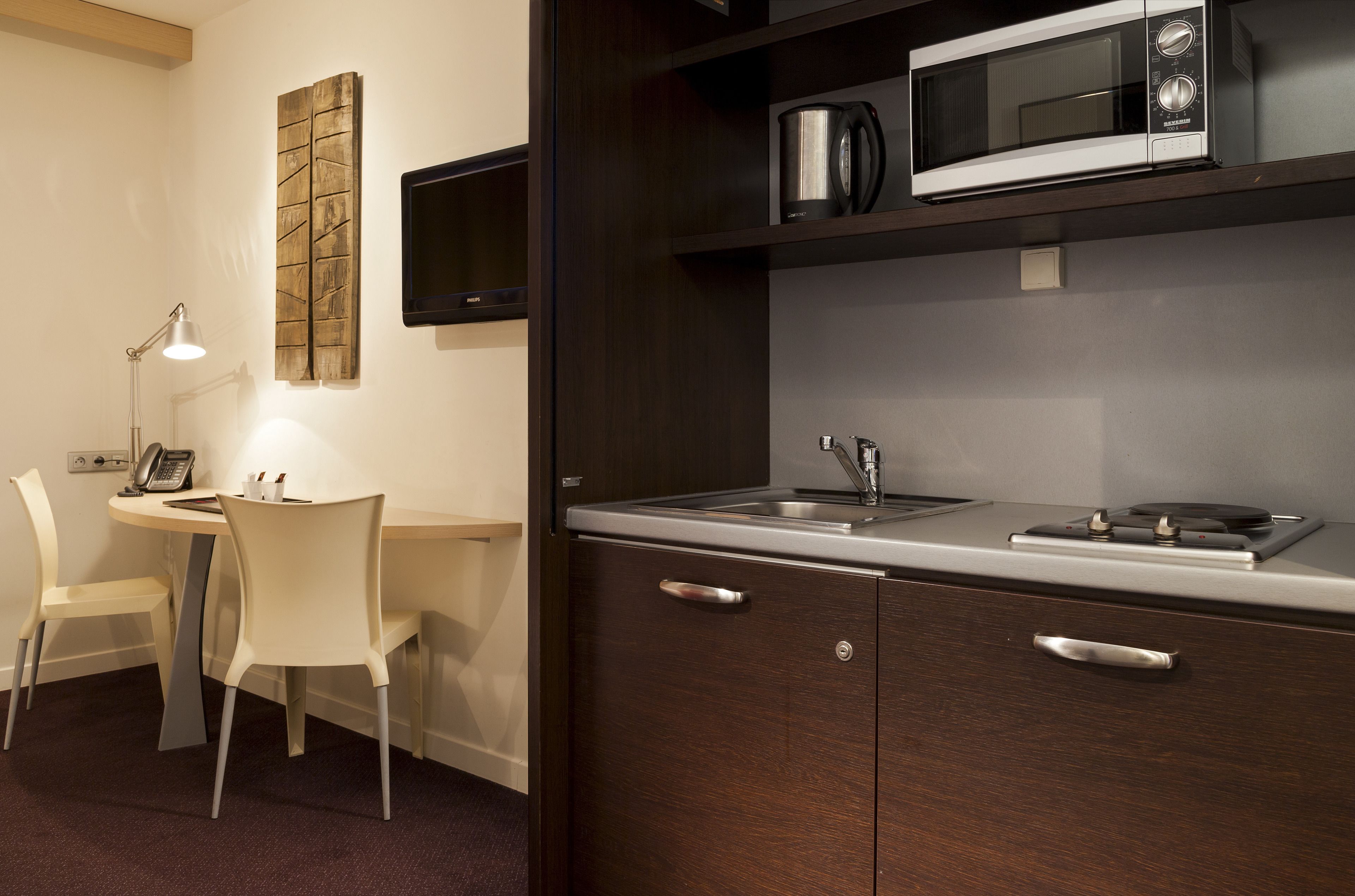 fridge, microwave, stovetop, coffee/tea maker