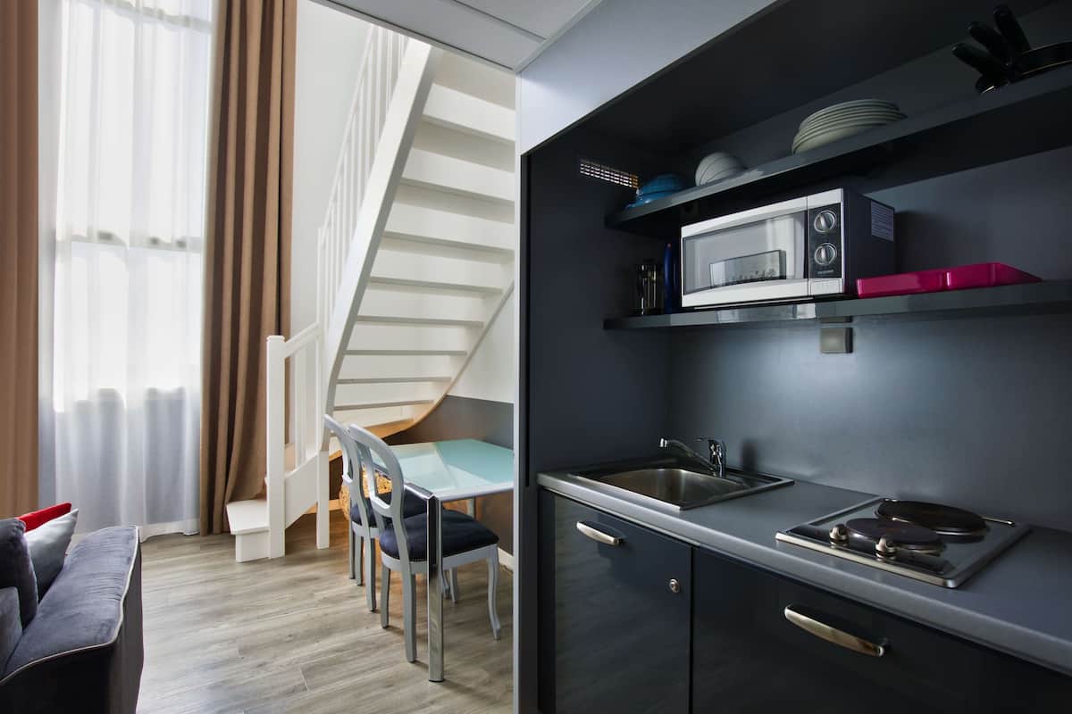 junior suite, 1 queen bed, non smoking, kitchenette (with sofabed) | private kitchen | fridge, microwave, stovetop, coffee/tea maker