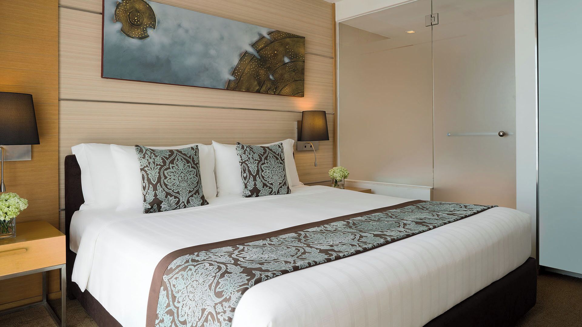 เครื่องนอนระดับพรีเมียม, ผ้านวมขนเป็ด, เตียงพร้อมฟูกเสริมที่นอน