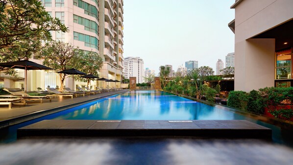Outdoor pool, pool umbrellas, sun loungers