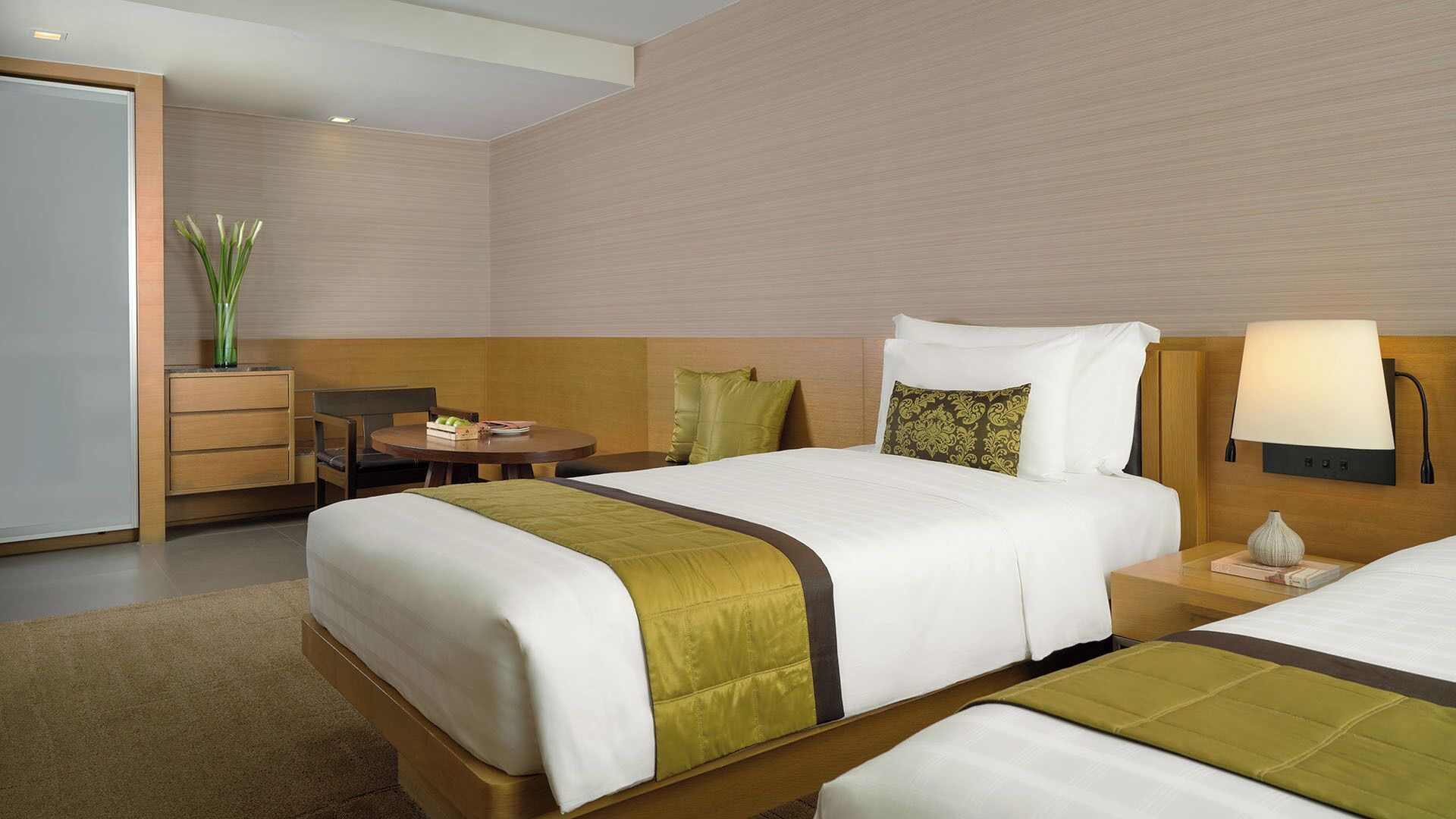 เครื่องนอนระดับพรีเมียม, ผ้านวมขนเป็ด, เตียงพร้อมฟูกเสริมที่นอน