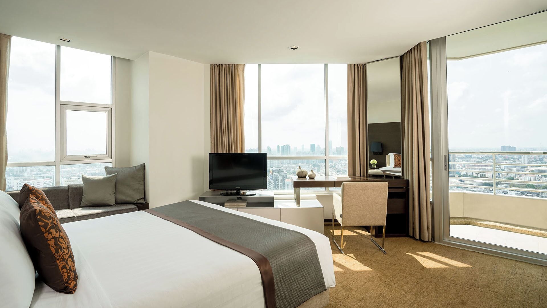 Sengetøy av topp kvalitet, dundyner, senger med overmadrass og minibar