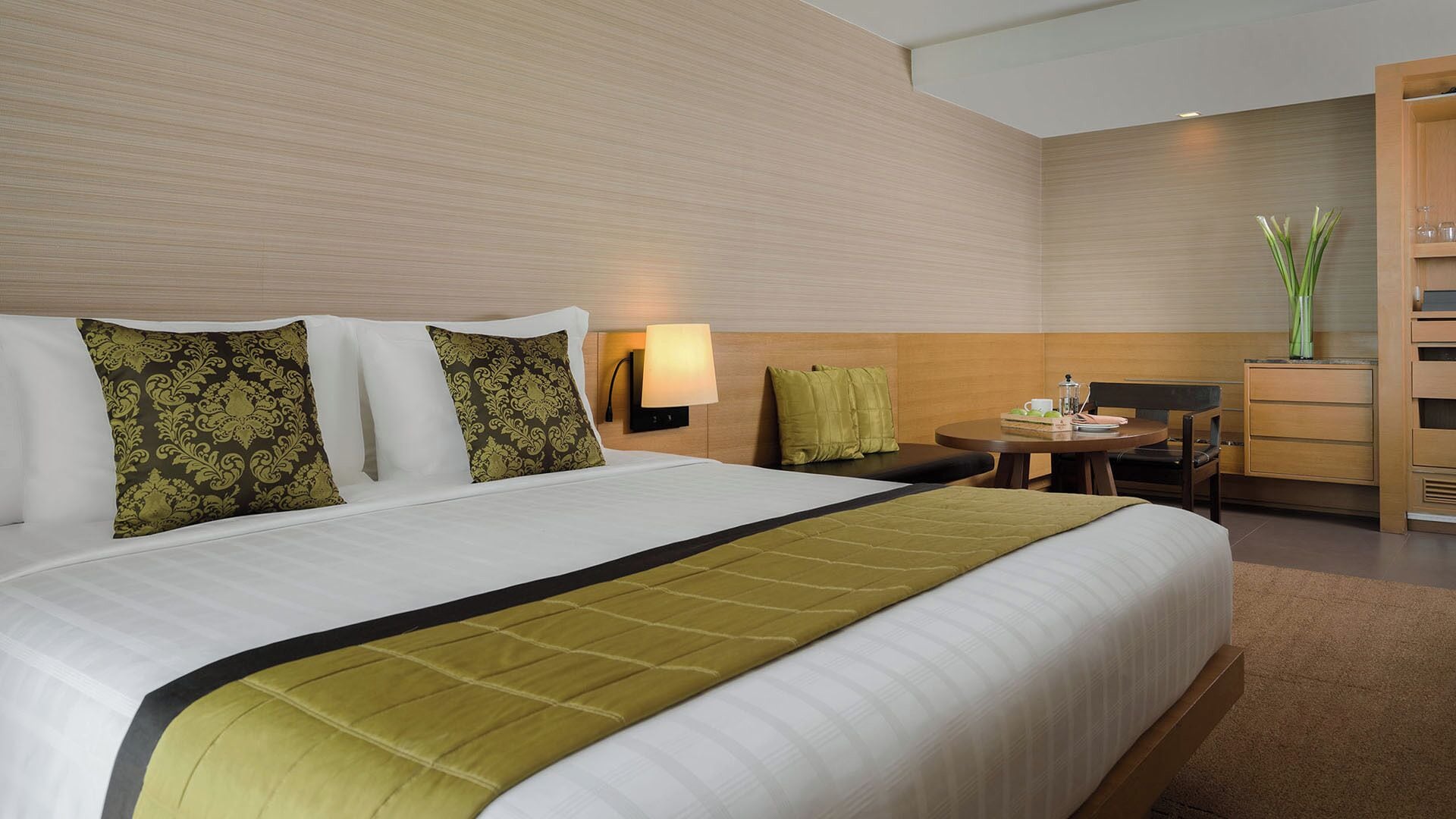 เครื่องนอนระดับพรีเมียม, ผ้านวมขนเป็ด, เตียงพร้อมฟูกเสริมที่นอน