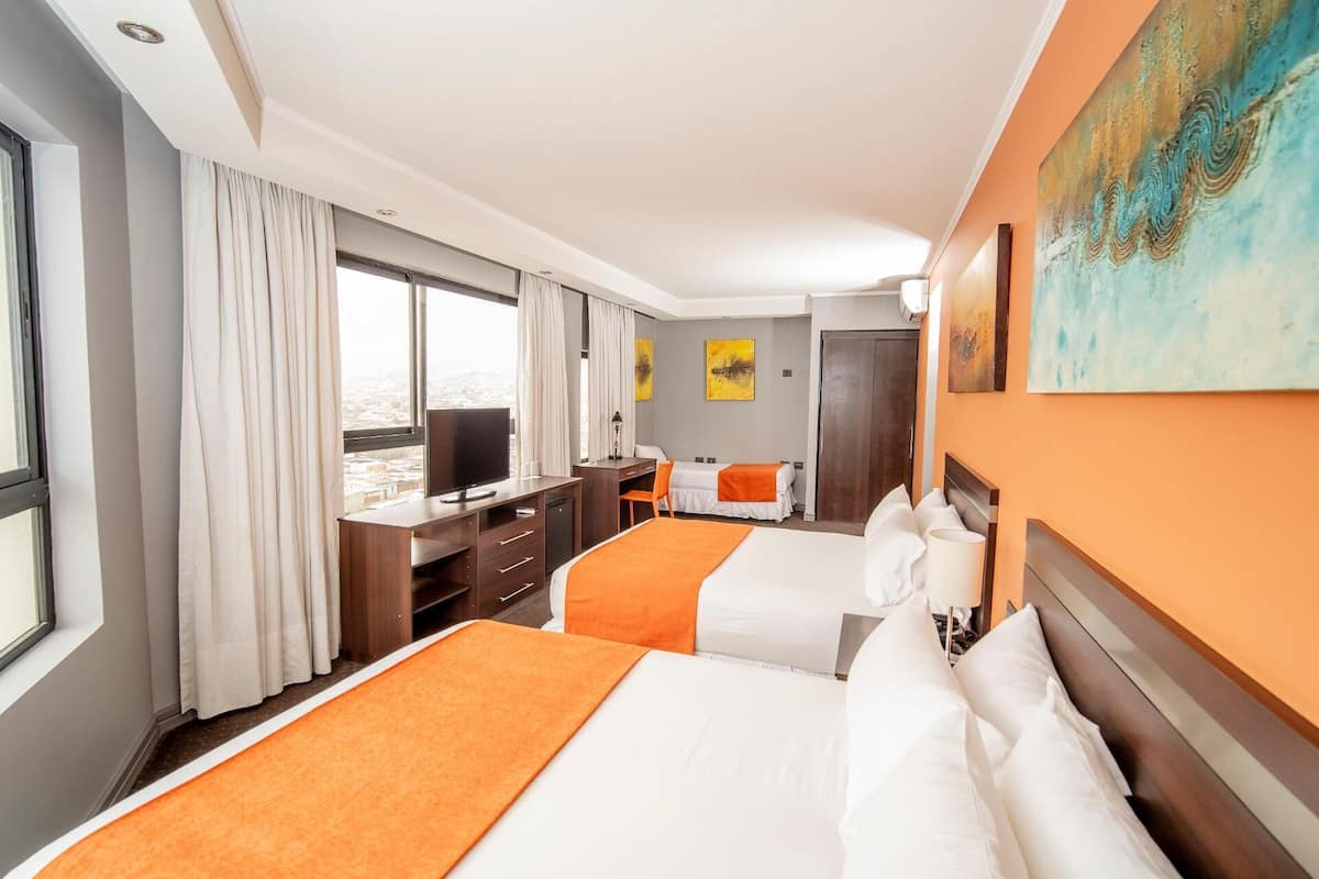 Minibar, in-room safe, laptop workspace, blackout curtains