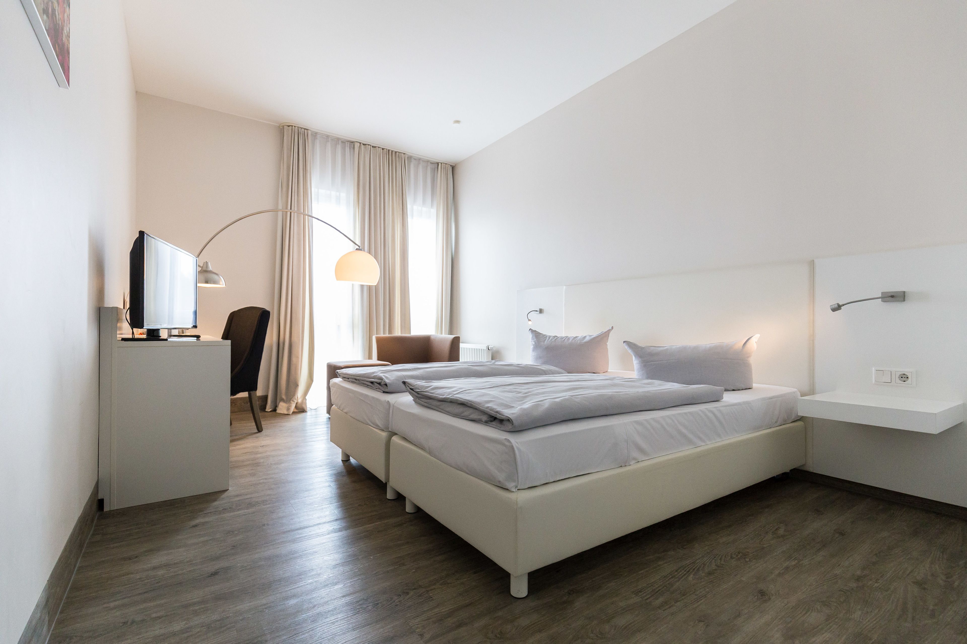 Hypo-allergenic bedding available, Select Comfort beds, in-room safe