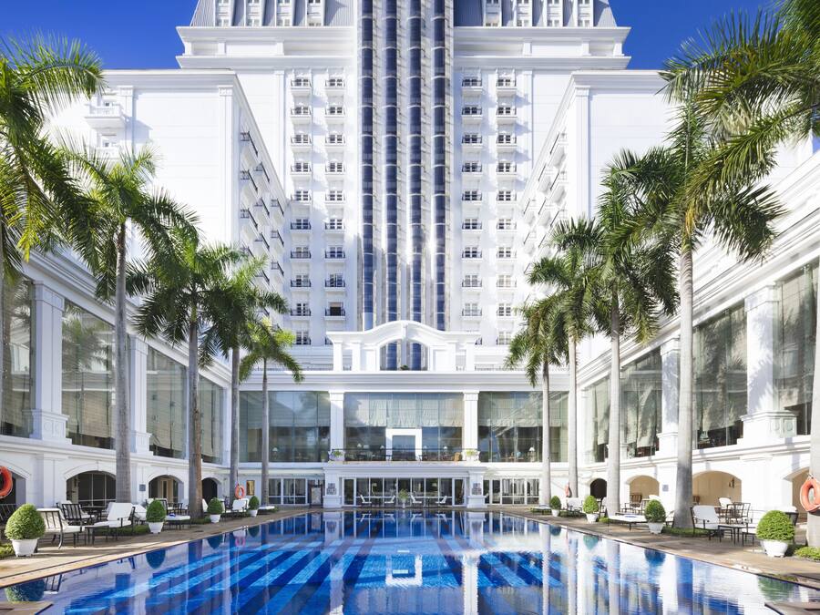 Outdoor pool, pool umbrellas, sun loungers