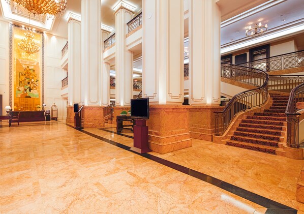 Lobby - Indochine Palace (Hue)