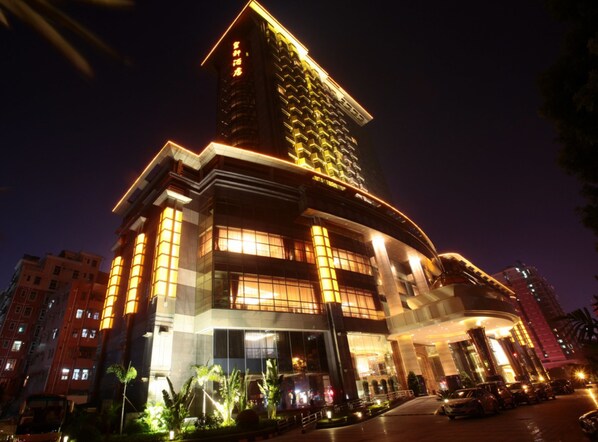 住宿正面 (夜晚)