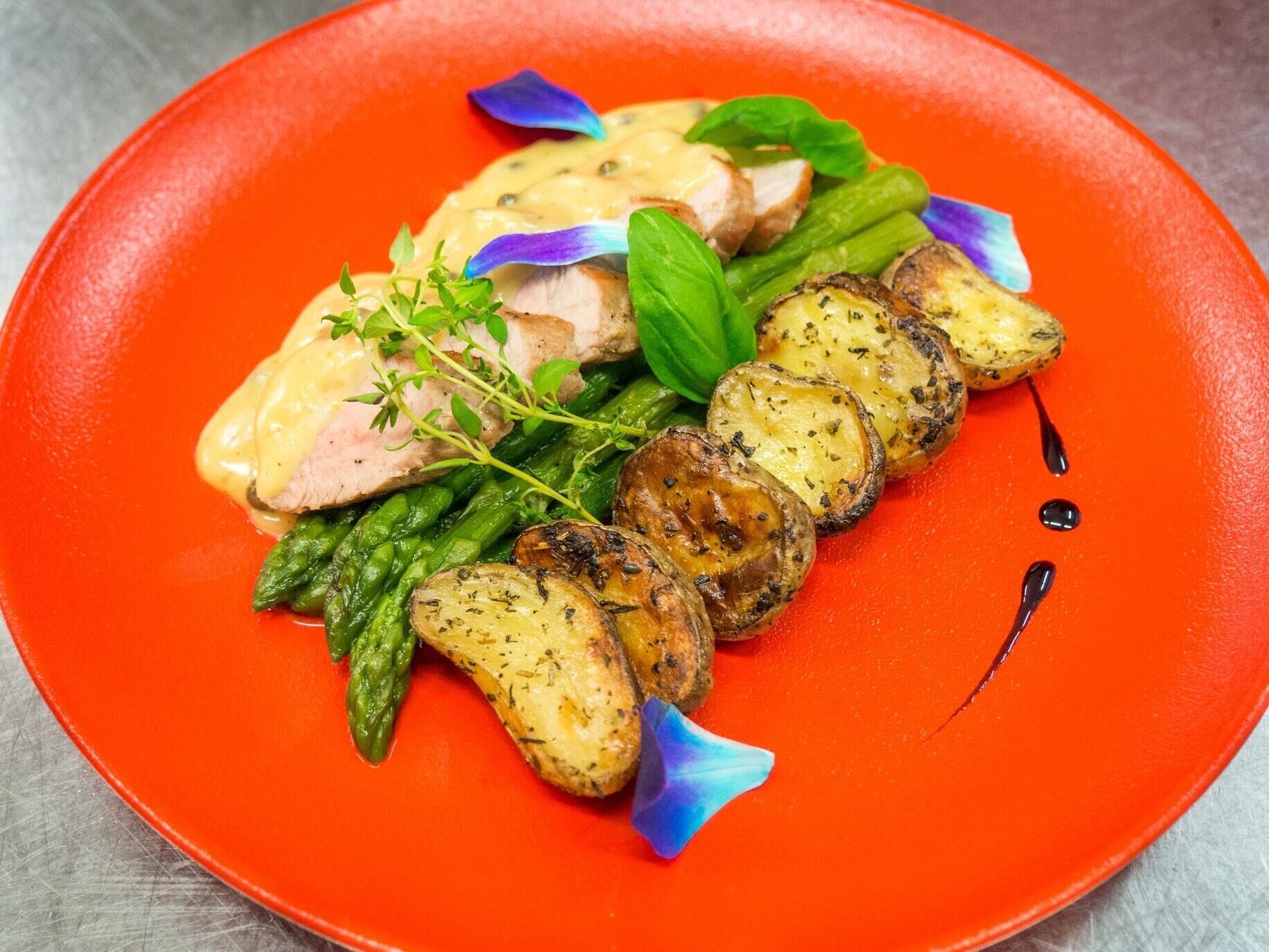 breakfast and dinner served, italian cuisine