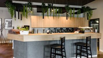 Breakfast and dinner served, Italian cuisine