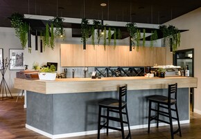 Breakfast and dinner served, Italian cuisine