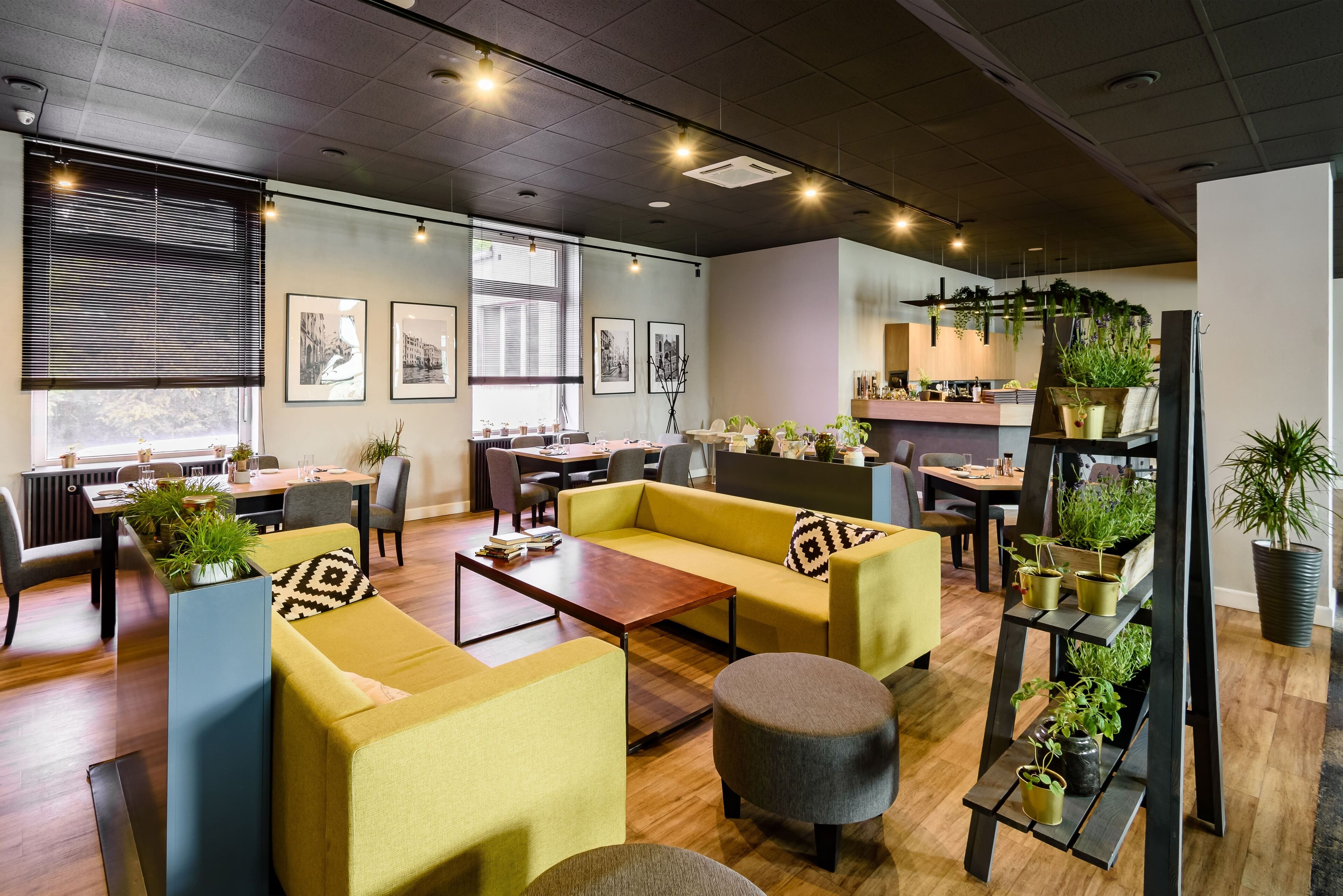 breakfast and dinner served, italian cuisine