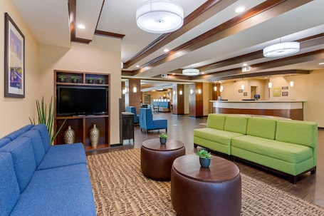 Lobby. Comfort Suites Little Rock West