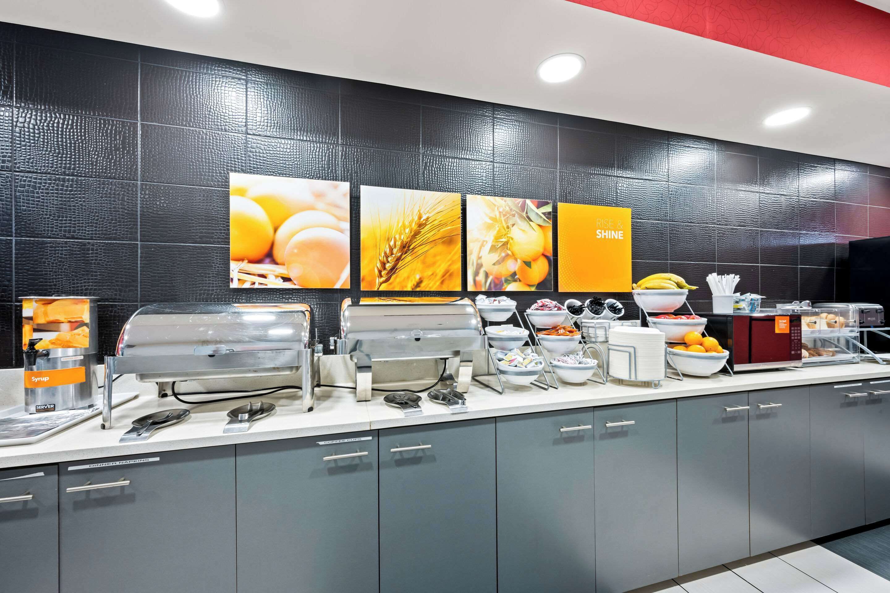 free daily full breakfast