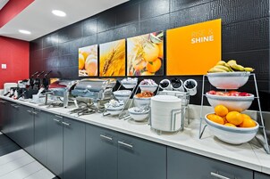 Desayuno completo gratuito y diario