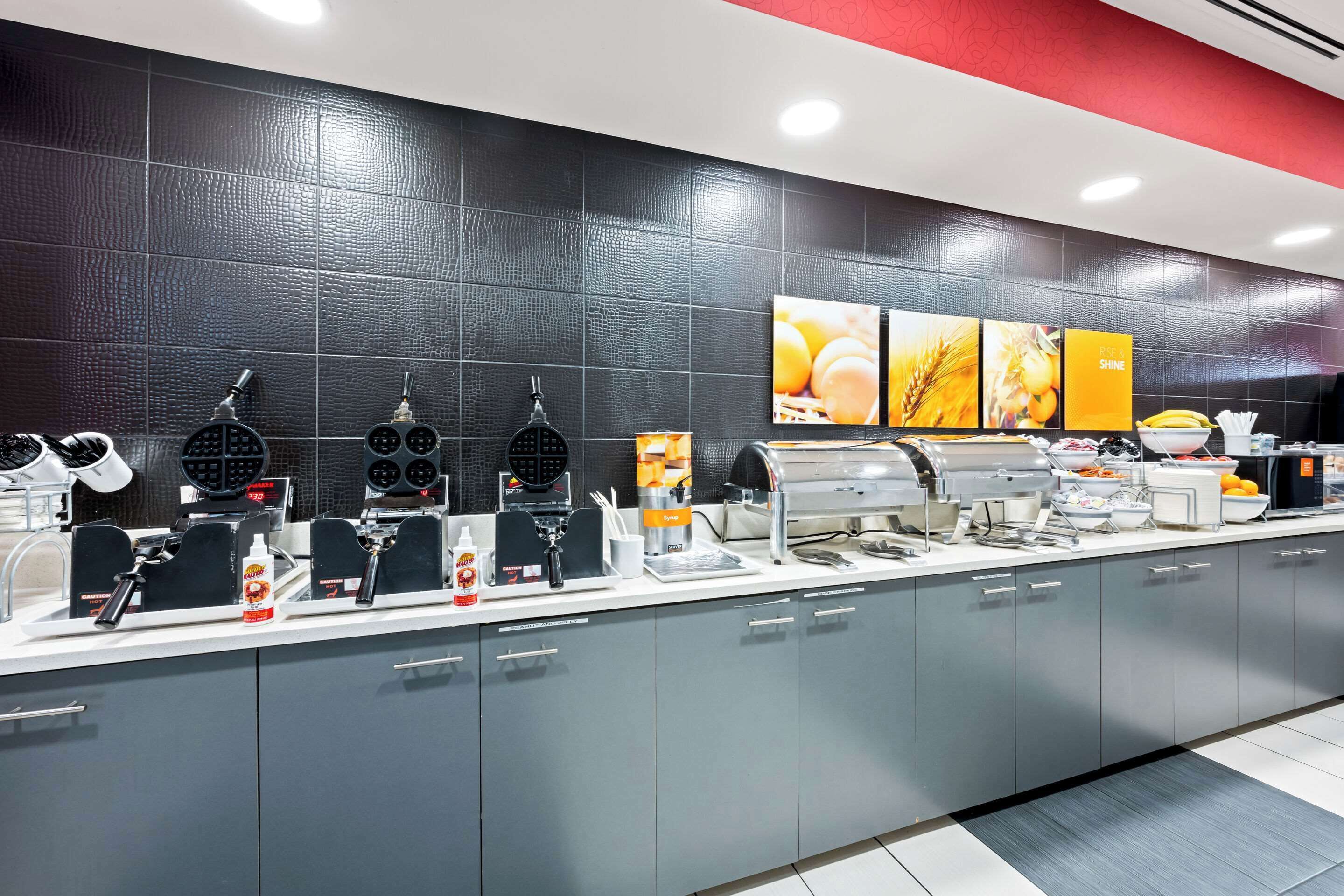 free daily full breakfast