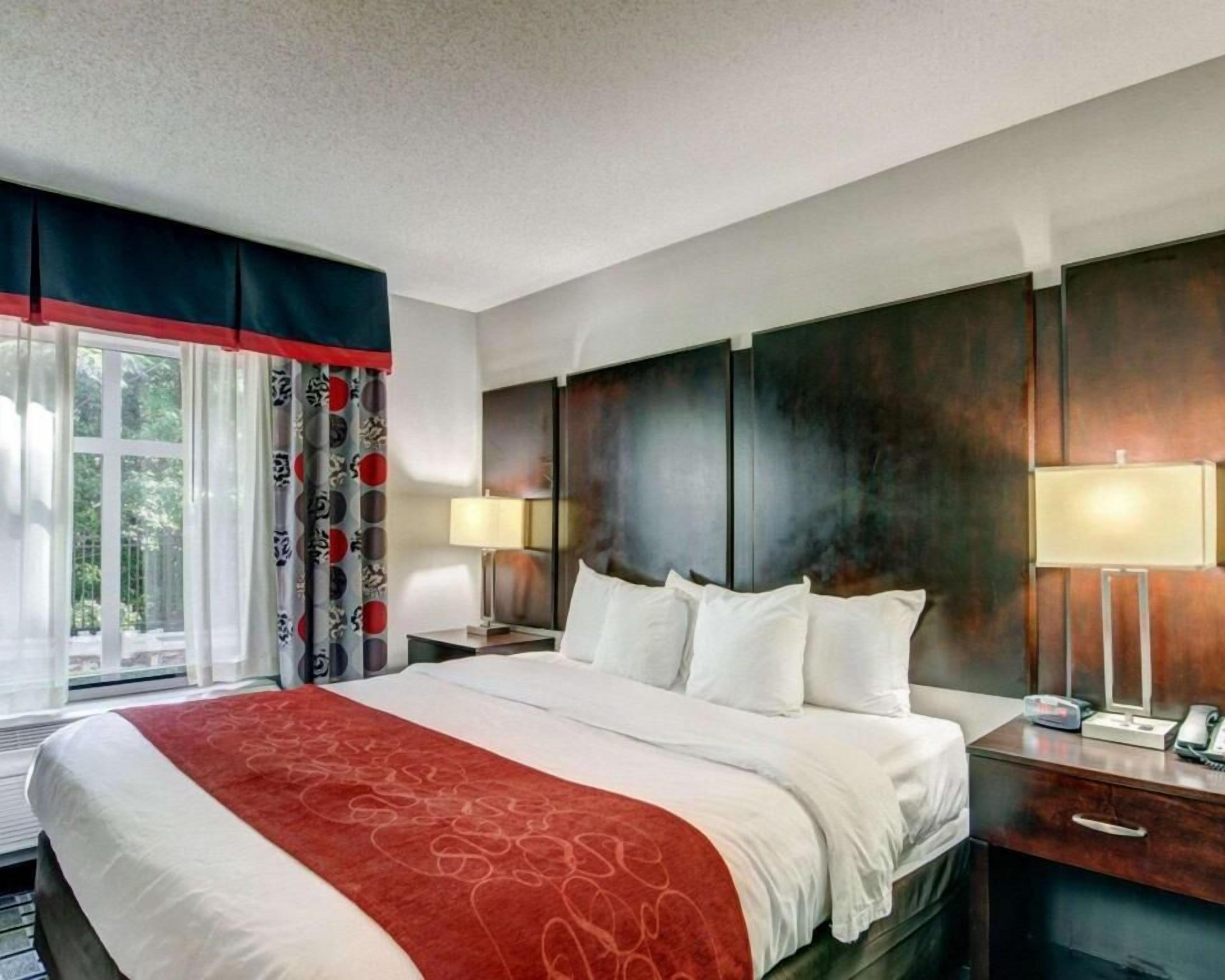 Bureau, espace de travail pour ordinateurs portables