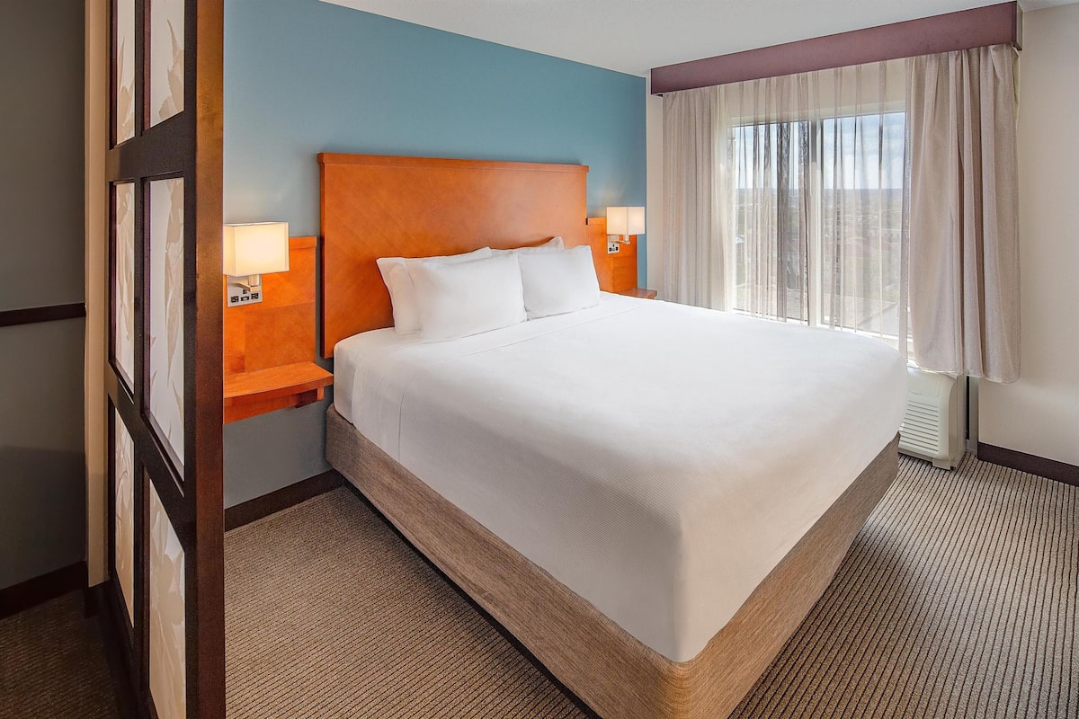 Hypo-allergenic bedding, pillowtop beds, desk, blackout drapes
