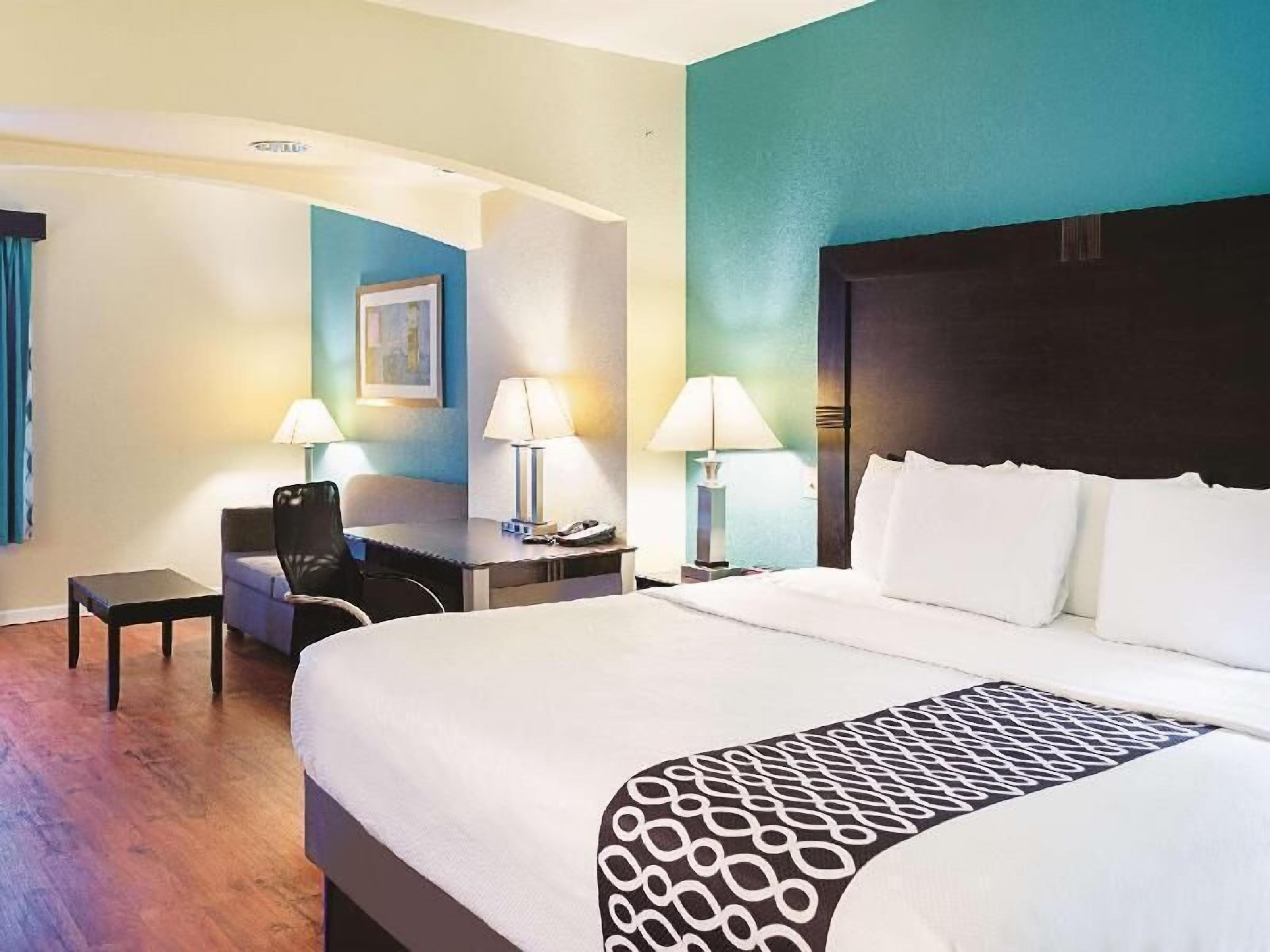 Ropa de cama de alta calidad y escritorio