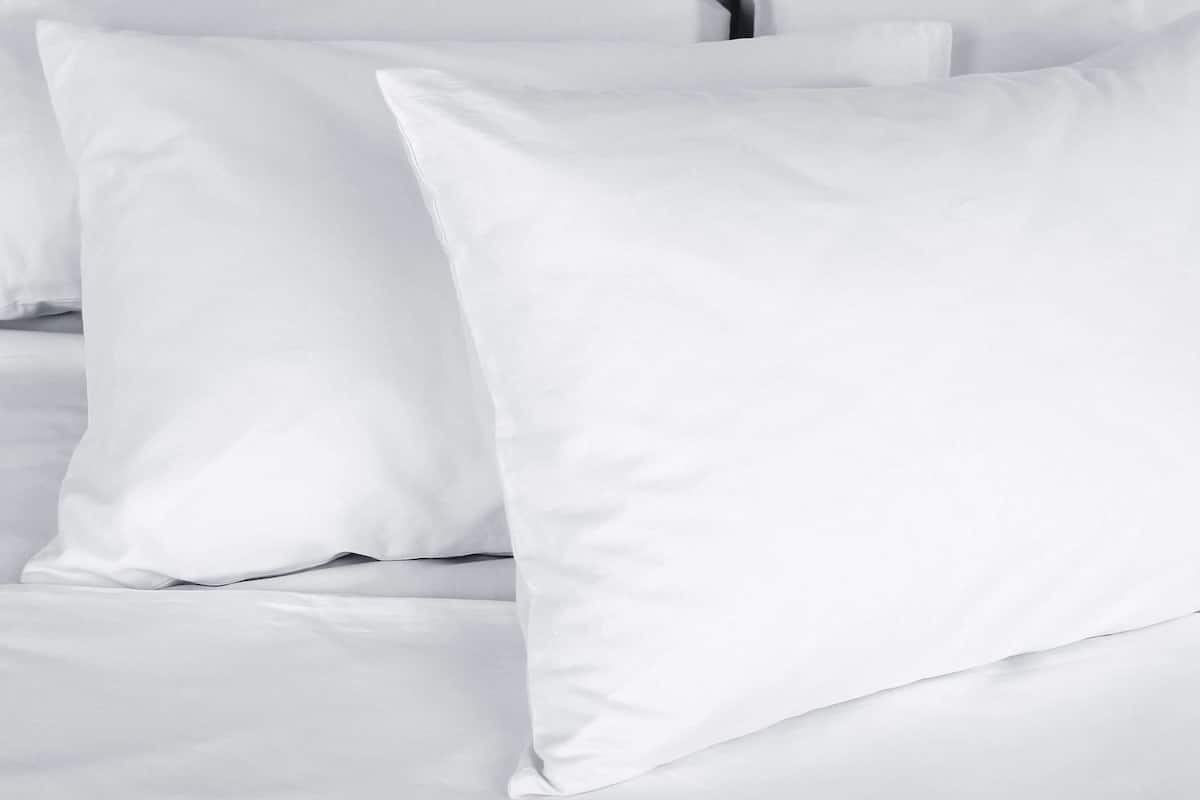 Standaard kamer, 2 queensize bedden | Een bureau, een strijkplank/strijkijzer, gratis wifi, beddengoed
