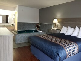 Escritorio, tabla de planchar con plancha, wifi gratis y ropa de cama 