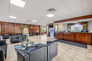 Lobby - Quality Inn & Suites Tampa near Fairgrounds and Casino (Tampa)