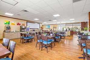 Free daily continental breakfast - Quality Inn & Suites Tampa near Fairgrounds and Casino (Tampa)