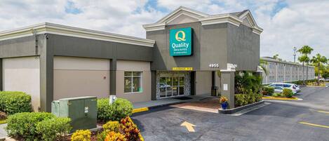 A Quality Inn & Suites by Choice Hotel with a clear entrance, parking lot, and surrounding landscaping.
