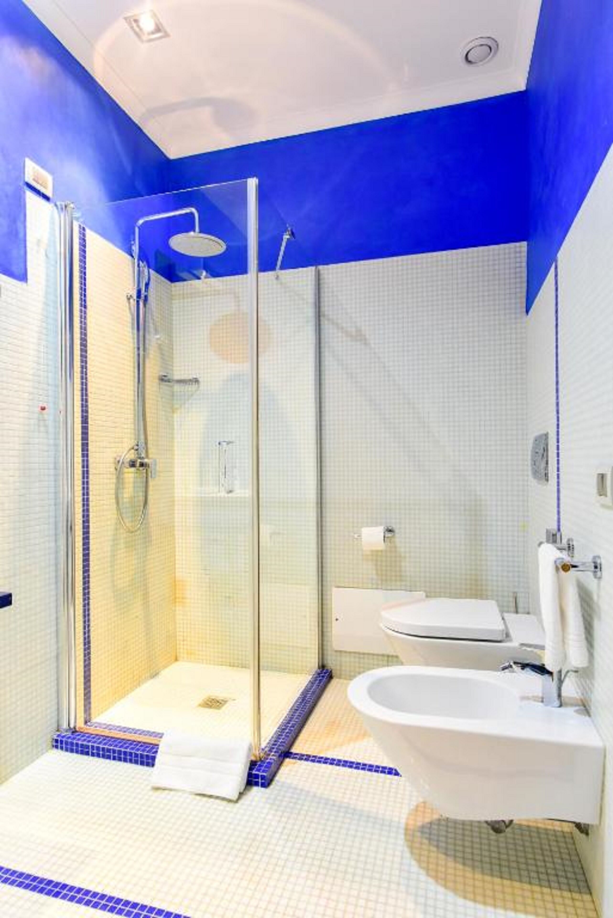 hypo-allergenic bedding, minibar, in-room safe, desk