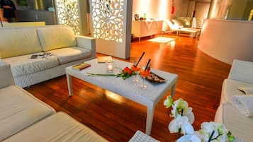 Sauna, hot tub, steam room, Turkish bath, body treatments, aromatherapy