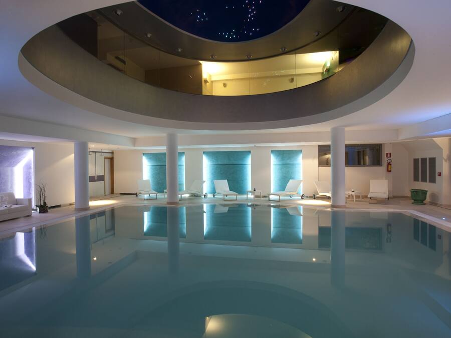 Sauna, hot tub, steam room, Turkish bath, body treatments, aromatherapy