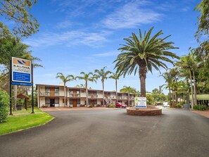 Free self-parking - Kaloha Holiday Resort (Cowes)