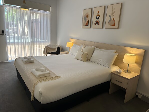 غرفة | بديكورات فريدة لكل غرفة وطراز فريد لكل وحدة ومساحة عمل للكمبيوتر المحمول