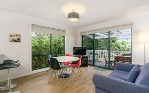 Living area - Kaloha Holiday Resort (Cowes)