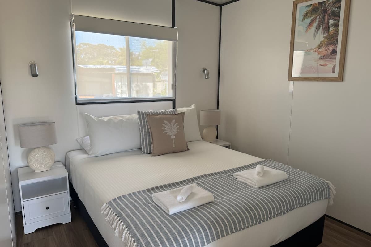 Hytte – deluxe, 2 queensize-senger, ikke-røyk, strandutsikt | Sengetøy av topp kvalitet, skrivebord for bærbar PC og lydisolert