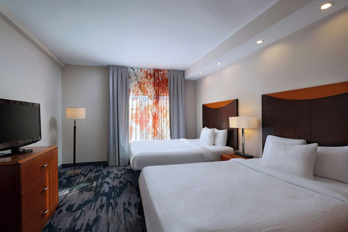 In-room safe, desk, laptop workspace, blackout drapes