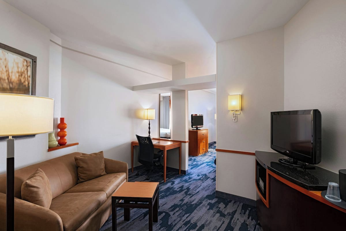 Executive Suite, 1 King Bed | Living area | 32-inch LCD TV with cable channels, TV