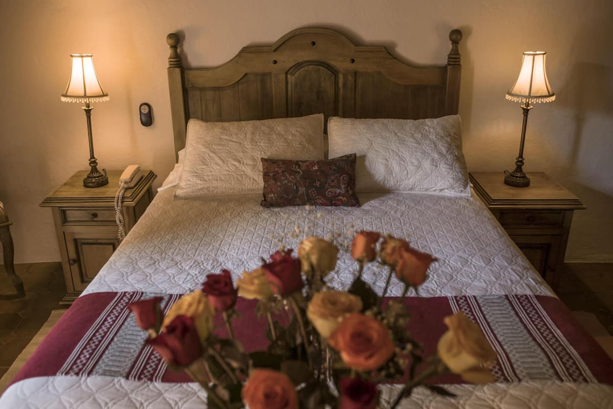 1 Schlafzimmer, Zimmersafe, individuell dekoriert